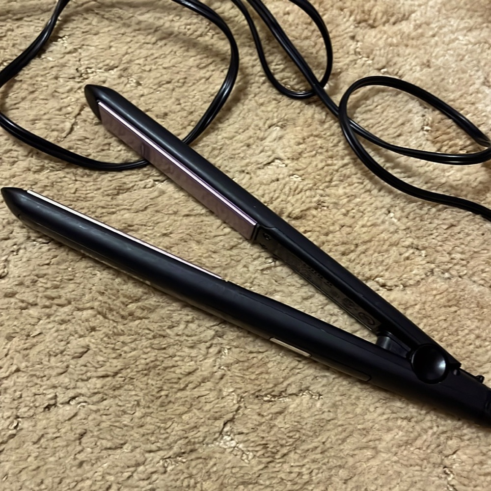 Remington hair straightener- color- purple and black- change to any heat level